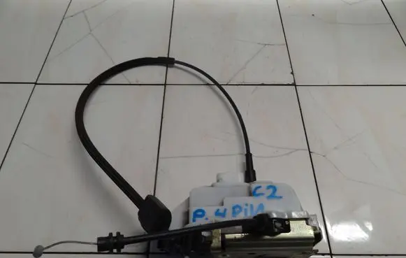 Citroen C2 Front door lock 