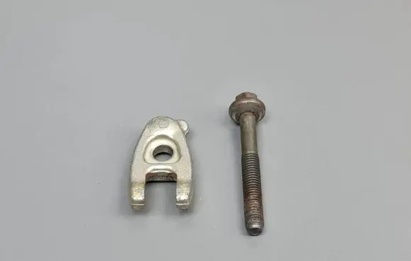 Dacia Sandero II Fuel Injector clamp holder