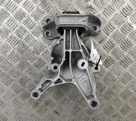 Nissan Juke II F16 Engine mount bracket 112106PB0A