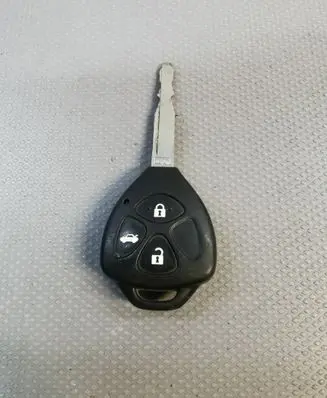 Toyota Avensis T270 Ignition key/card 