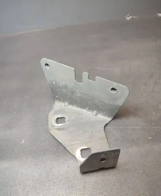 Opel Vivaro Fender mounting bracket 47903R