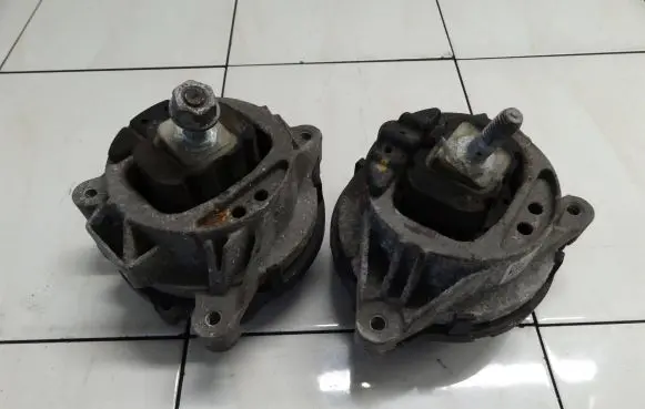BMW 1 F20 F21 Engine mount bracket 6854252
