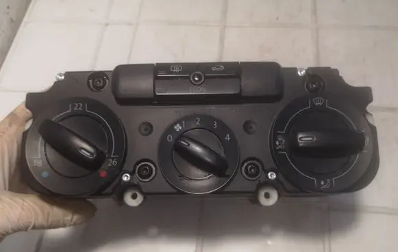 Volkswagen Golf Plus Climate control unit