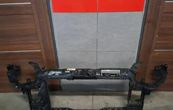 Hyundai i30 Radiator support slam panel