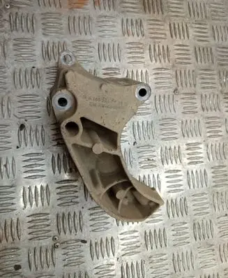 Mercedes-Benz B W245 Engine mounting bracket A1692410601
