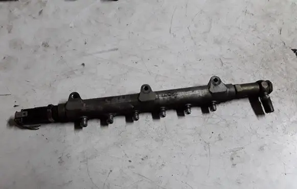 Volvo V70 Fuel main line pipe 0445215010 8658252