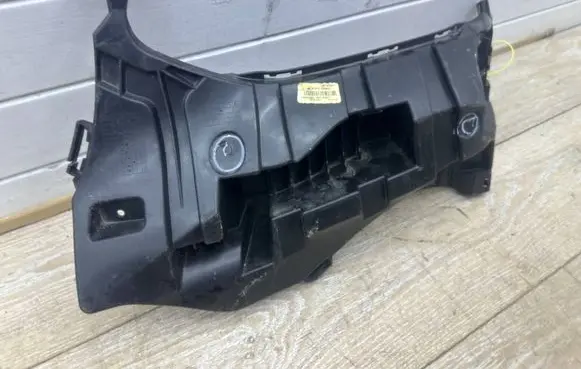 Front bumper mounting bracket