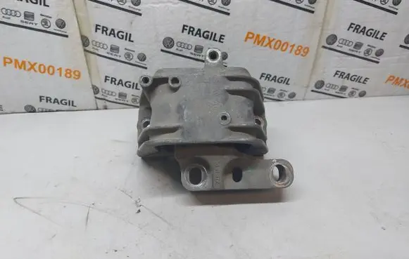Volkswagen PASSAT B6 Engine mount bracket 1K0199262