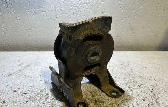 Nissan Leaf I (ZE0) Engine mount bracket