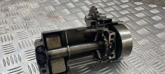 Audi A4 S4 B6 8E 8H Oil pump 059103337B