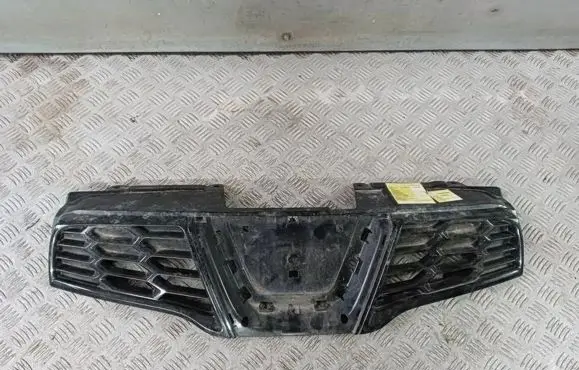 Nissan Qashqai+2 Front bumper upper radiator grill 62310BR00A