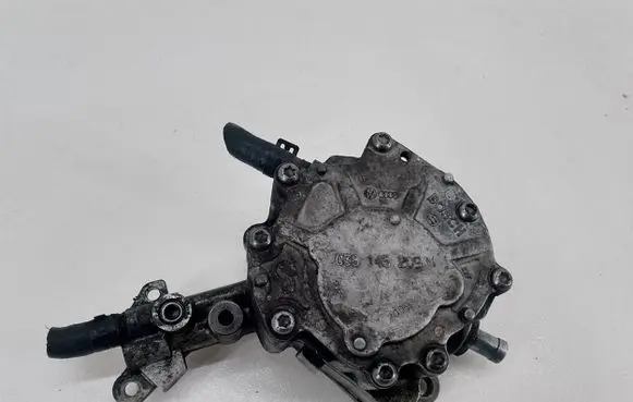 Volkswagen Golf V Vacuum pump 038145209M