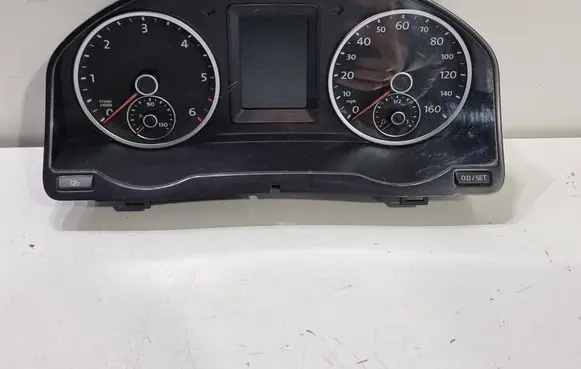 Volkswagen Tiguan Speedometer (instrument cluster) 5N0920971E