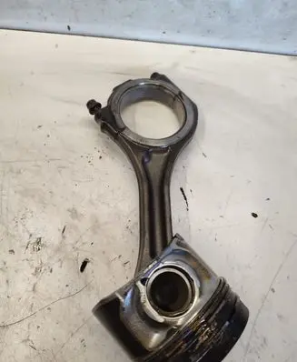 Volkswagen Touareg I Piston with connecting rod