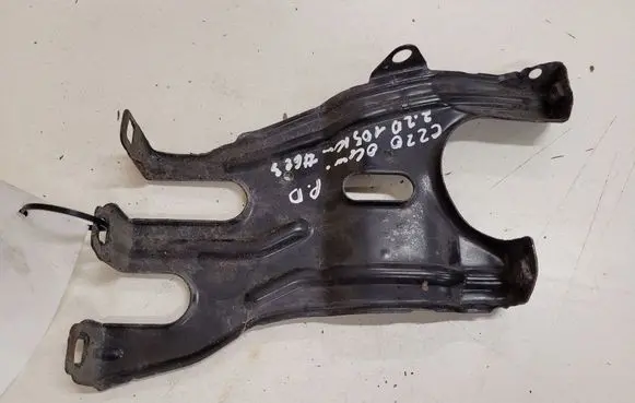 Mercedes-Benz C W203 Front bumper mounting bracket