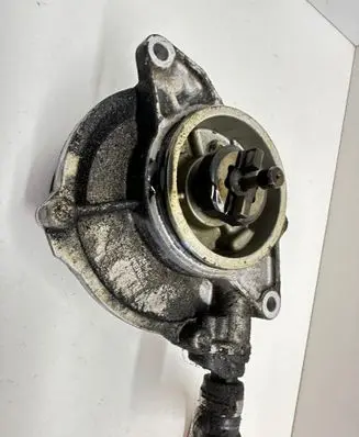 Audi A8 S8 D3 4E Oil pump 