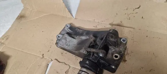 Volkswagen Polo III 6N 6N2 6NF Power steering pump mounting bracket 