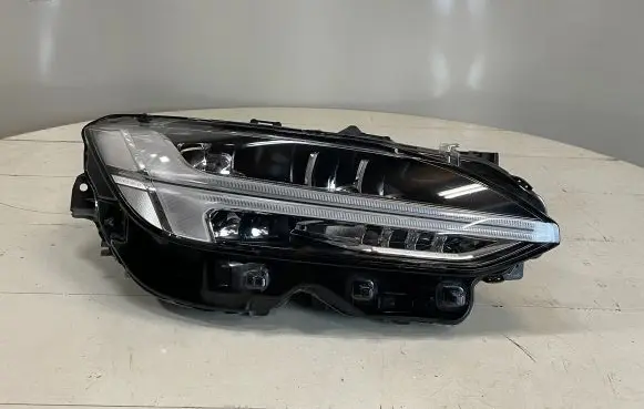 Volvo S90, V90 Headlight/headlamp 32338925