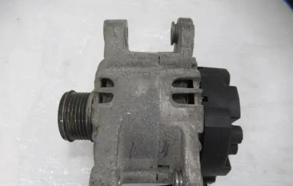 Peugeot 208 I Generator/alternator 9810971880