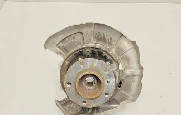 BMW X5 E70 Rear wheel hub 6897102