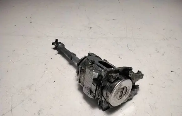Lexus IS 220D-250-350 Front door lock (next to the handle) 081
