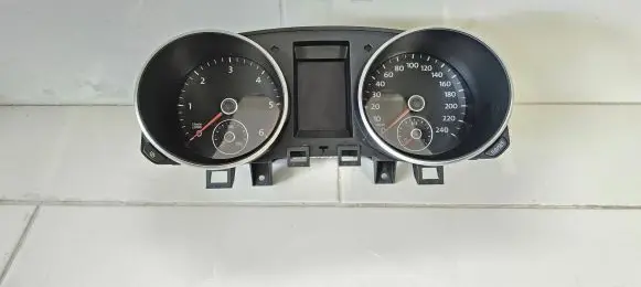 Volkswagen Golf VI Speedometer (instrument cluster) 5K0920860G