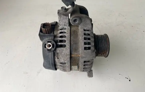 Toyota Avensis T270 Generator/alternator 270600G021 1042104591
