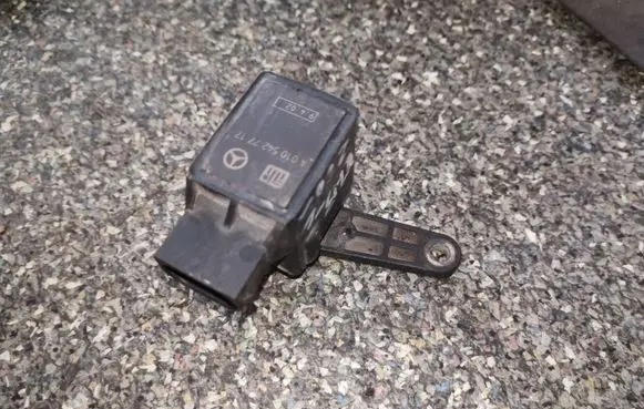 Mercedes-Benz E W211 Air suspension front height level sensor A0105427717