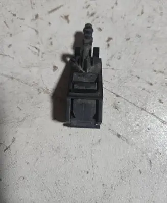 Volkswagen Polo IV 9N3 Windshield washer spray nozzle 6E095598