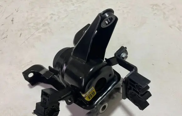 Toyota Auris E180 Engine mount vacuum valve 