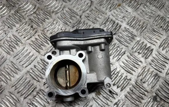 Suzuki Swift III Throttle body valve 