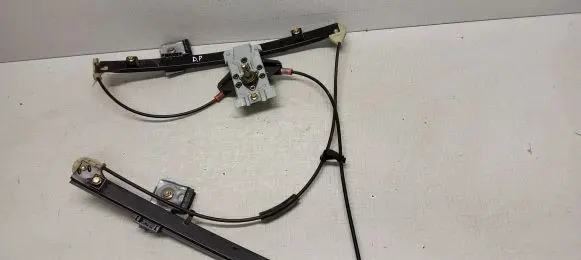 Volkswagen Golf III Front door manual window regulator 1H0837402B