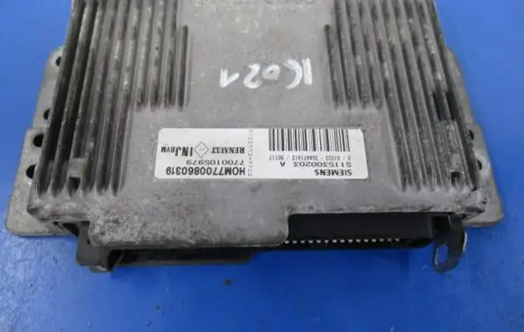 Renault Megane I Engine control unit/module ECU 7700105979