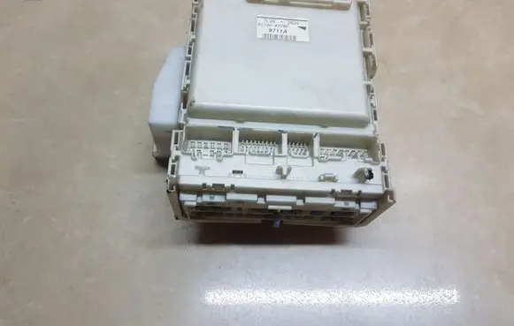 Toyota Prius (XW20) Fuse module 8273047290