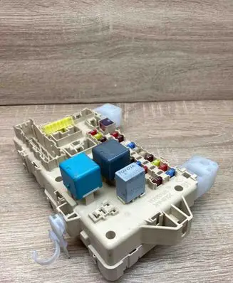Toyota Corolla Verso AR10 Fuse module 892210F010