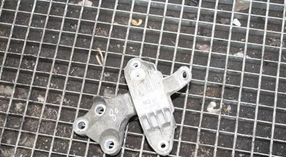 Chevrolet Orlando Gearbox mount 13284425