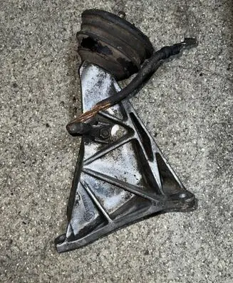BMW 7 E32 Engine mounting bracket 1129806