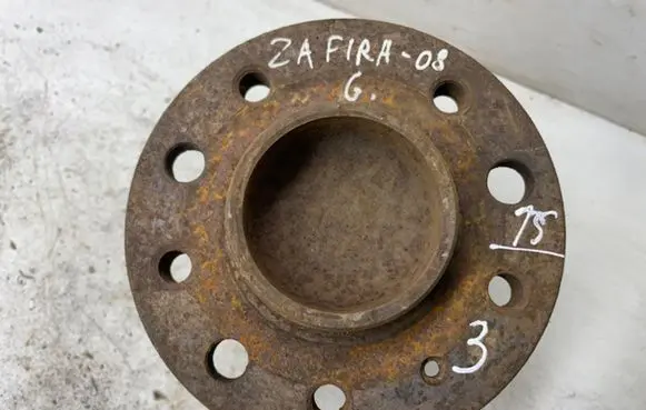 Opel Zafira B Rear wheel hub