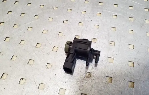 Volkswagen Touareg I Turbo solenoid valve 1J0906283C