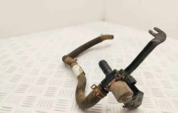 Ford Focus Coolant heater control valve JX6118495BC