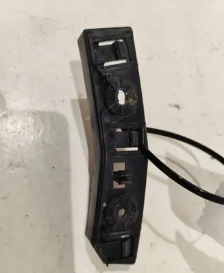 Jeep Cherokee Front bumper mounting bracket 68138375