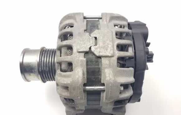 Volkswagen Golf VII Generator/alternator 04E903015A