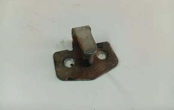 Opel Astra H Front door lock loop/hook striker