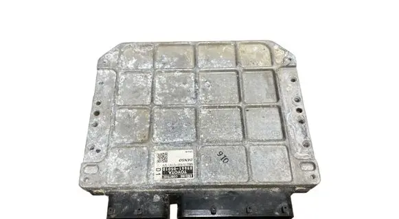 Toyota Avensis T270 Engine control unit/module 8966105D10