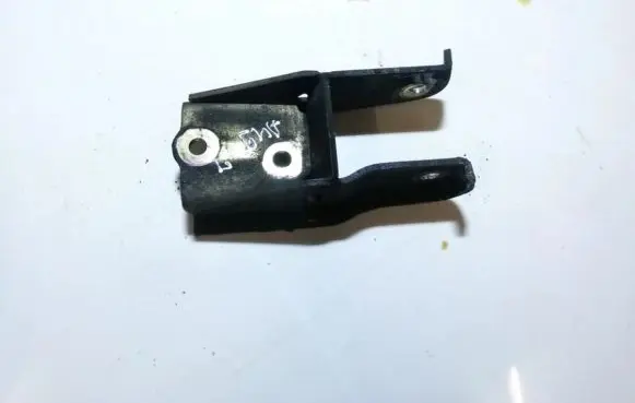 Volvo S40, V40 Engine mounting bracket
