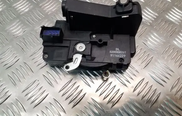 Opel Vivaro Front door lock 8200008261 91166229