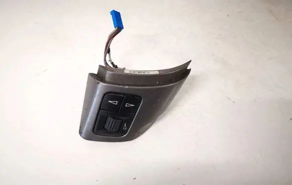 Steering wheel buttons/switches