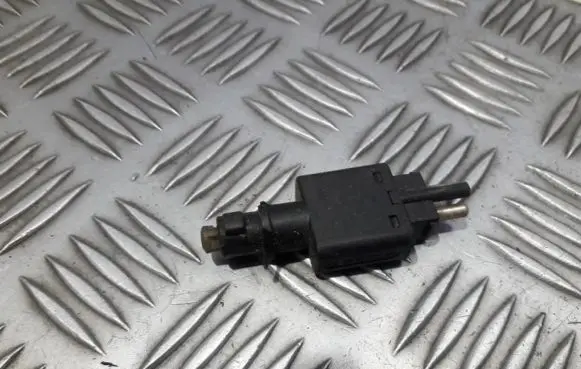 Mercedes-Benz E W124 Brake pedal sensor switch 0005457709