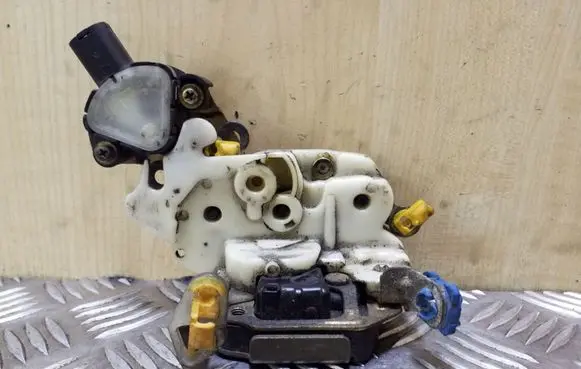 Ford Maverick Front door lock