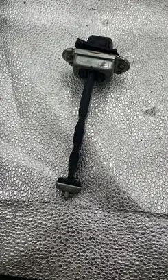 Skoda Octavia Mk2 (1Z) Front door check strap stopper